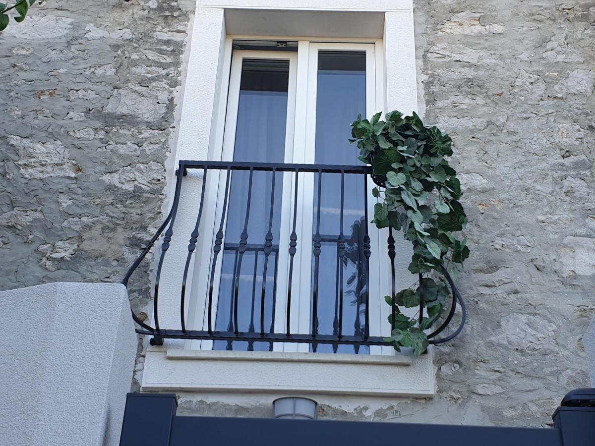 Castel Apartment Mali Losinj Exterior photo