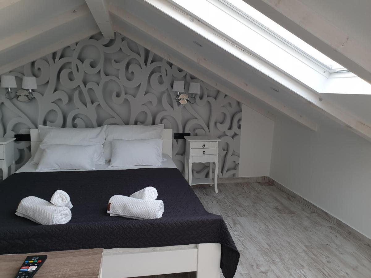 Castel Apartment Mali Losinj Exterior photo