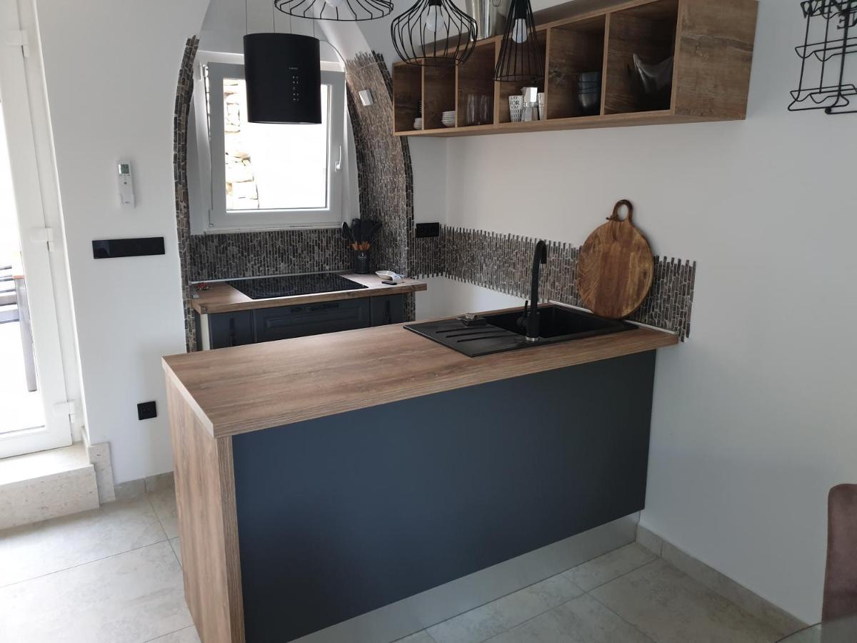 Castel Apartment Mali Losinj Exterior photo