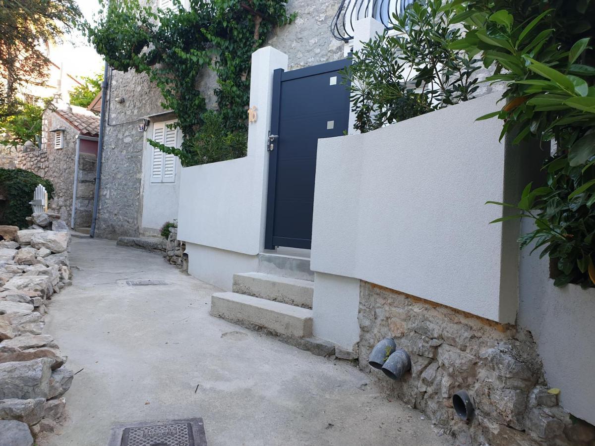 Castel Apartment Mali Losinj Exterior photo