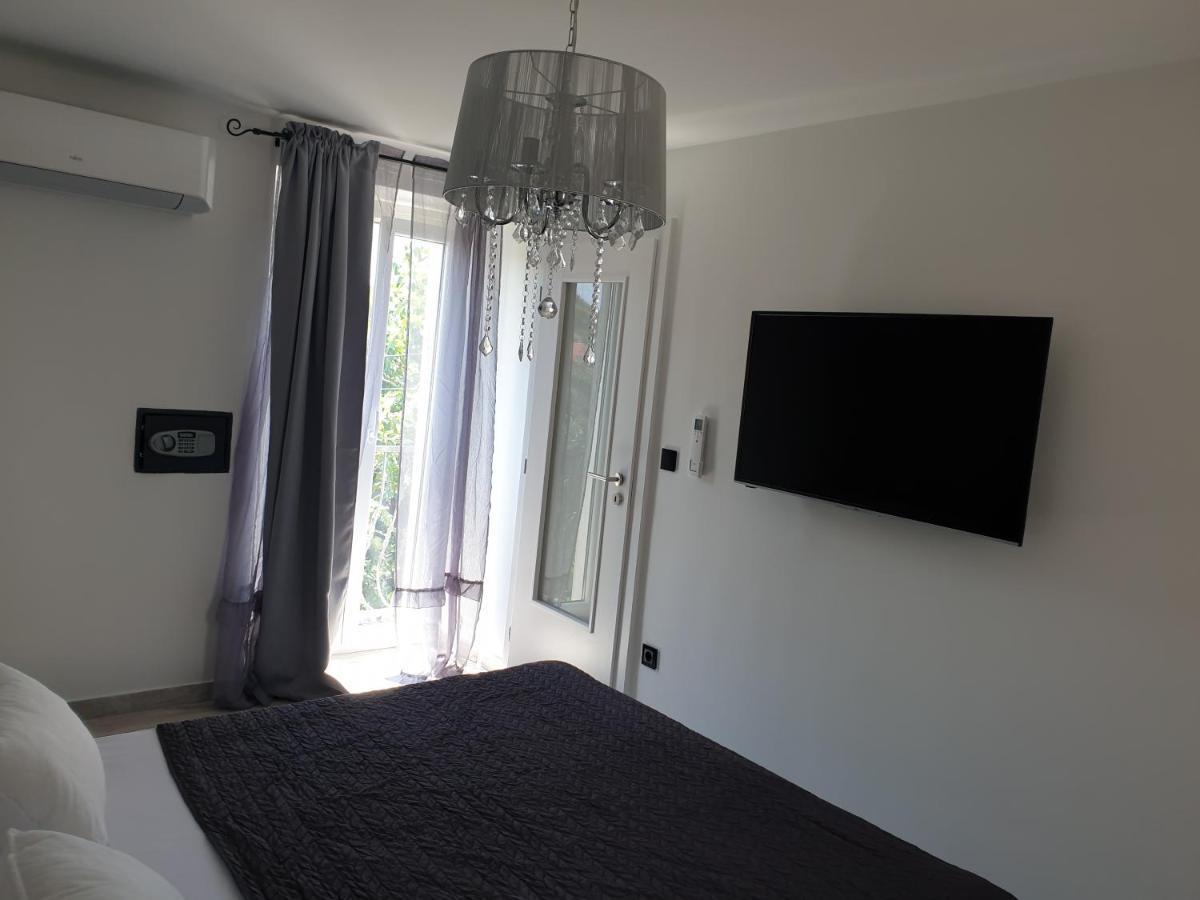Castel Apartment Mali Losinj Exterior photo