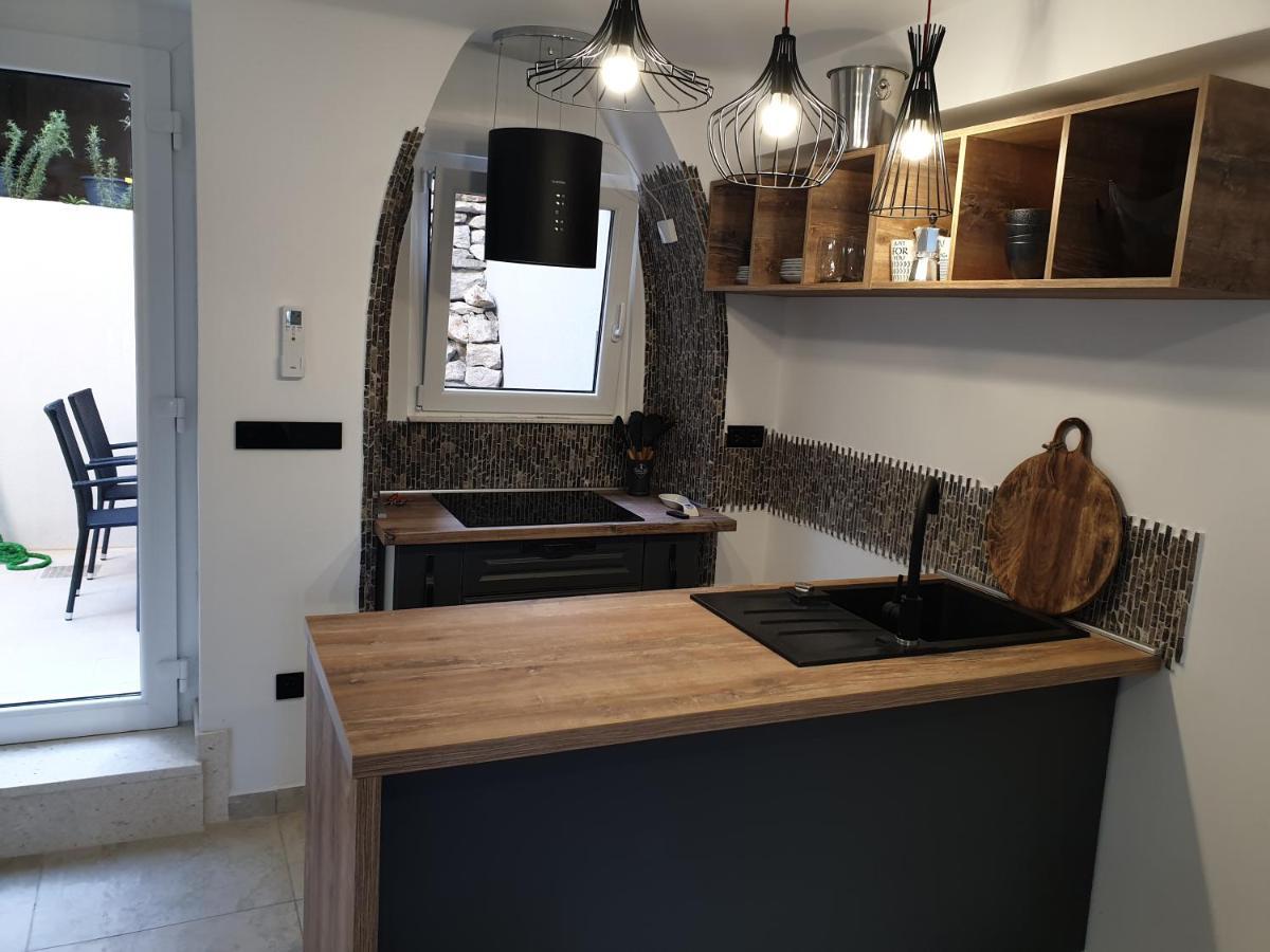 Castel Apartment Mali Losinj Exterior photo