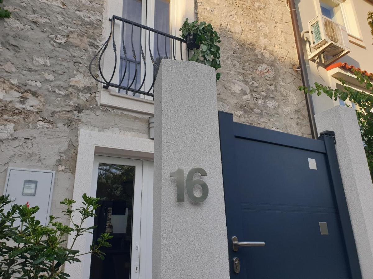 Castel Apartment Mali Losinj Exterior photo