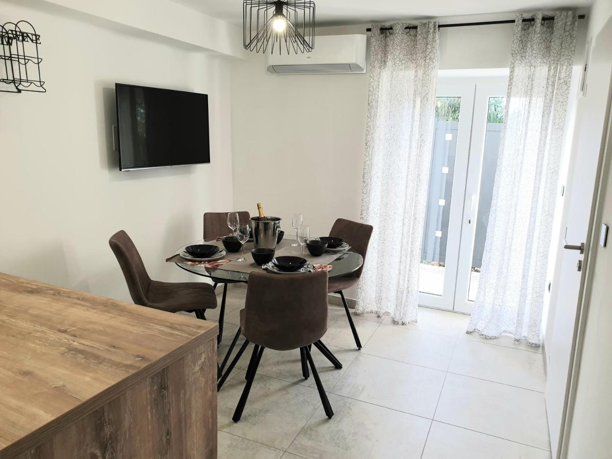 Castel Apartment Mali Losinj Exterior photo