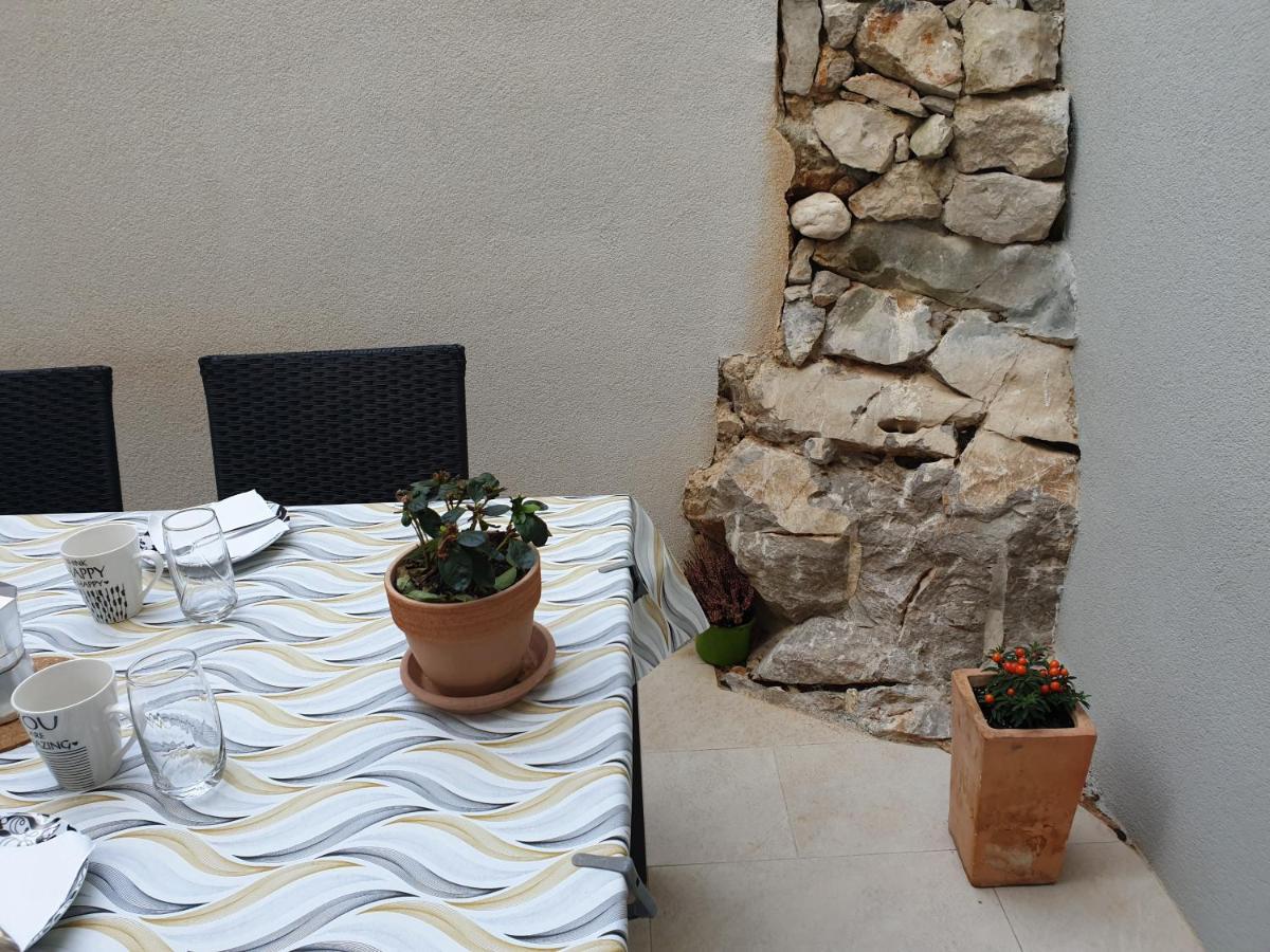 Castel Apartment Mali Losinj Exterior photo